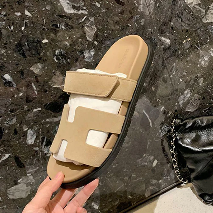 flat-bottomed sandal