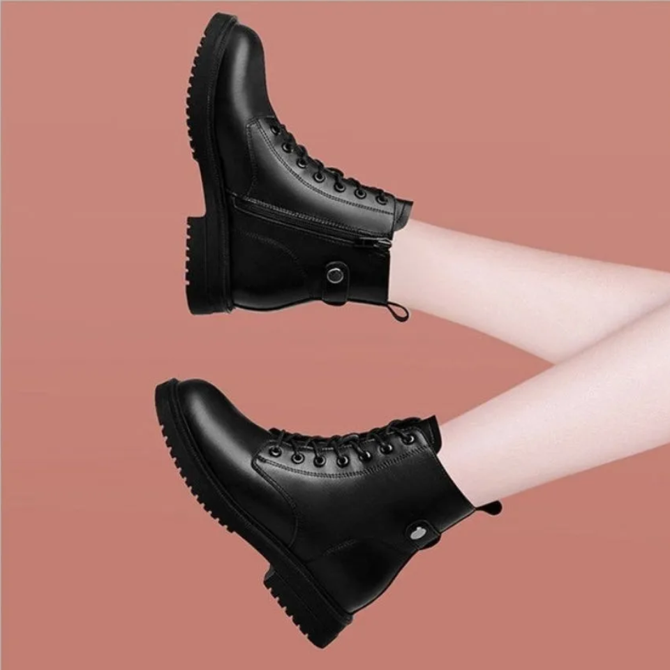 GR | Women's boots with laces and side zipper. Sustainable and slip-resistant.