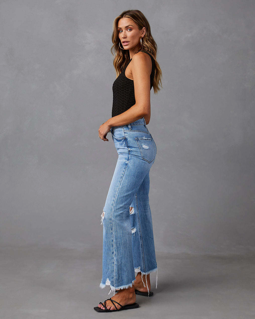 GR | High-waisted jeans with holes for women