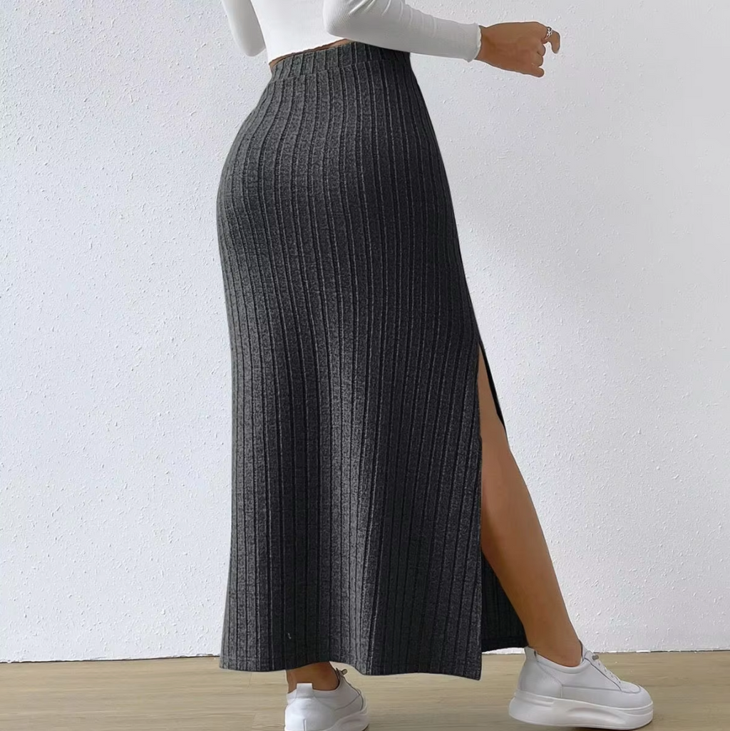 GR | Long high-waisted knit skirt