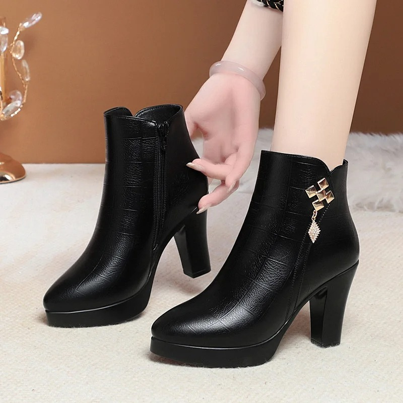 GR | Elegant women's ankle boots with non-slip sole and comfort