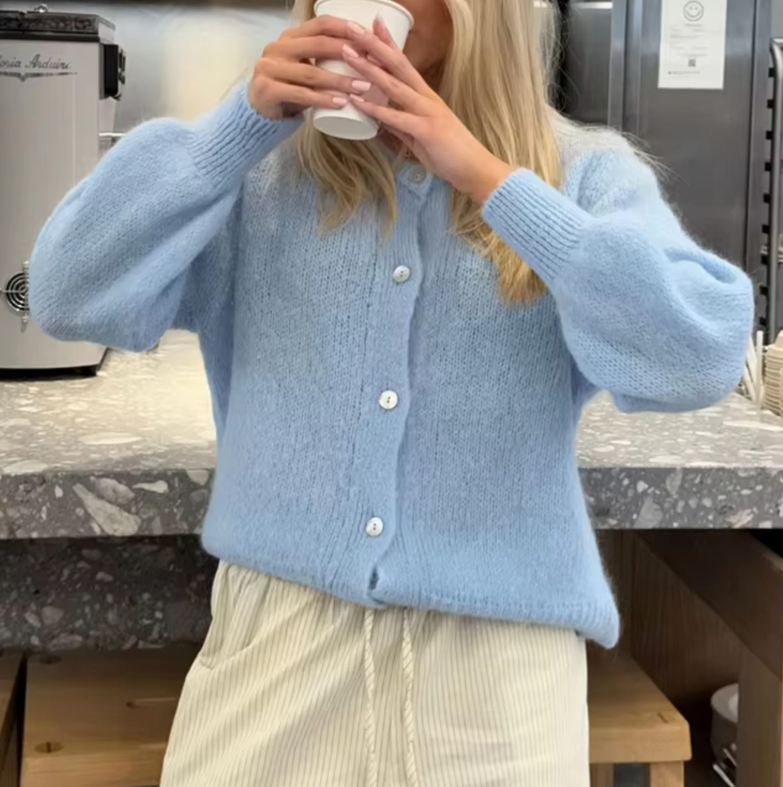 GR – Gebreid vest with knoopsluiting