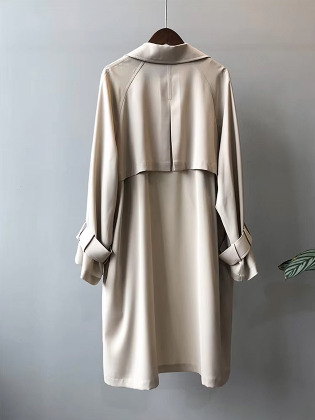 GR | Long trench coat with lapel collar, buttons and long sleeves