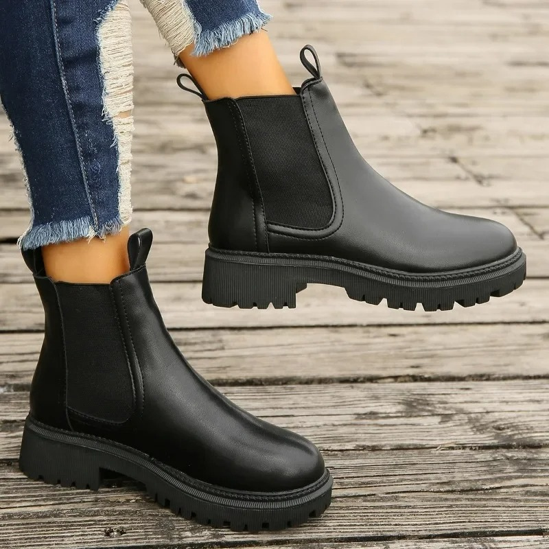 GR | Women's leather Chelsea boots with pull tabs