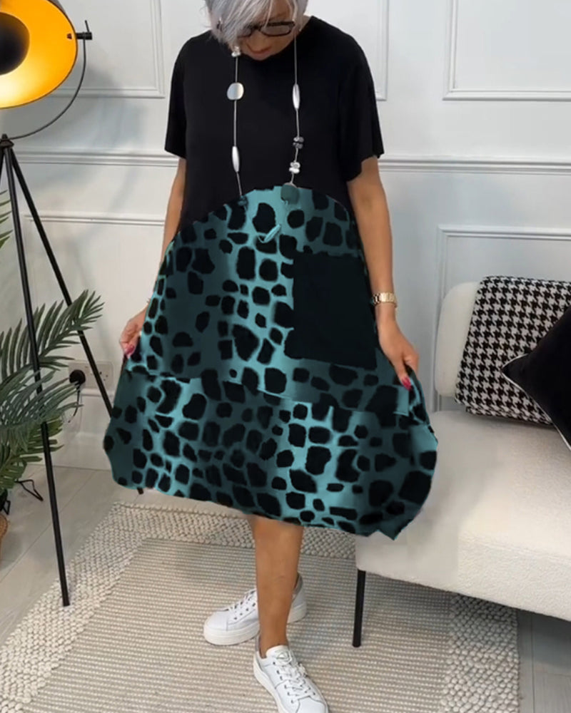 GR | Short-sleeved, printed dress with a round neckline