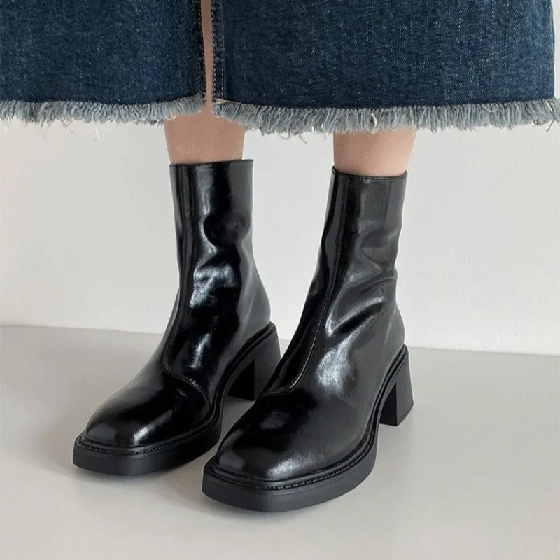 GR | Stylish leather ankle boots with block heels for women
