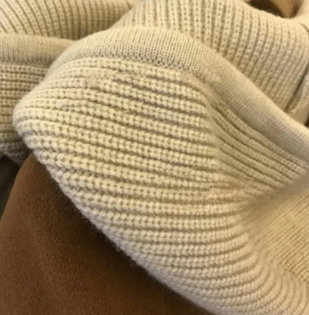 – Thick hooded jacket