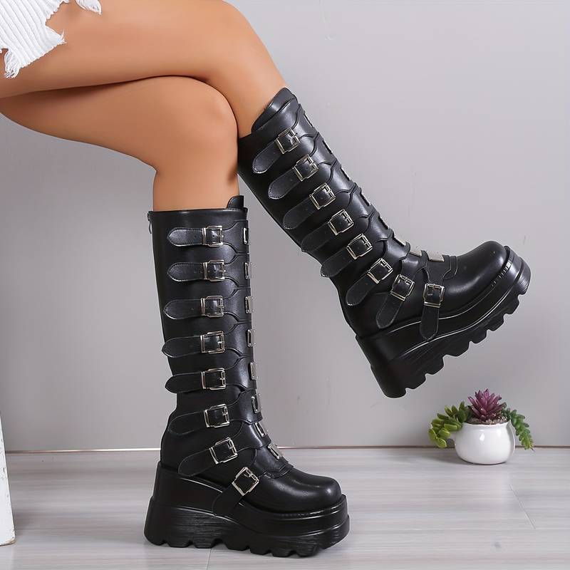 GR | Trendy platform boots with buckles