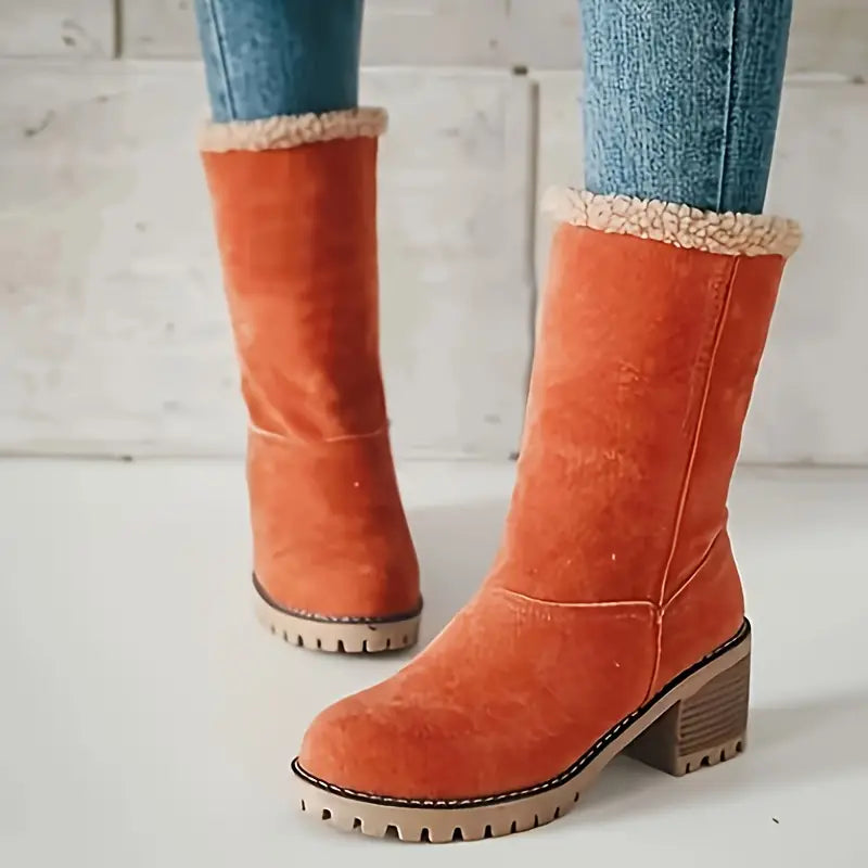 Snow boots with a chunky heel and mid-height sole