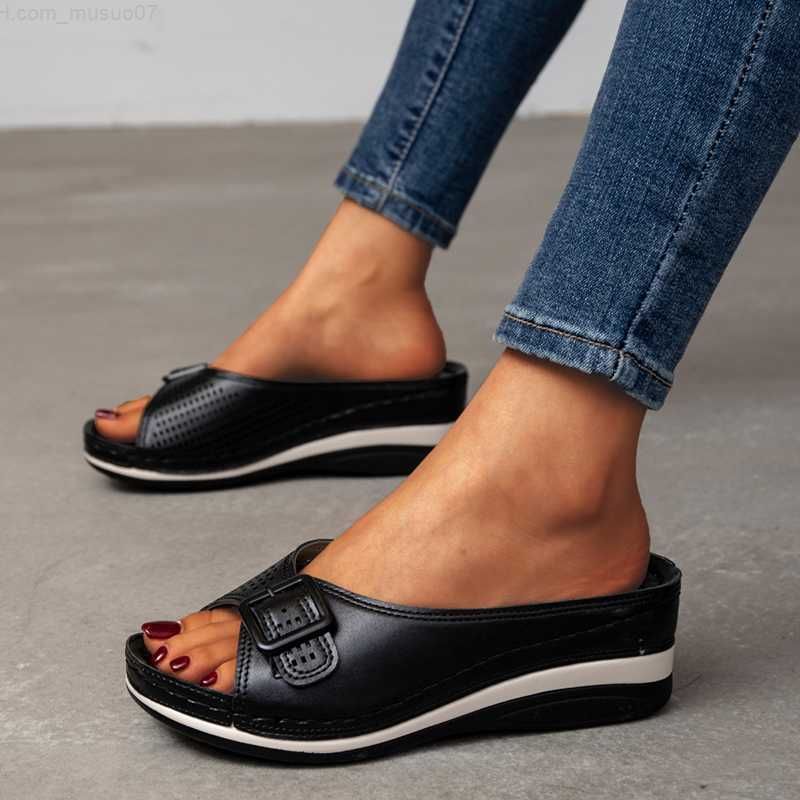 GR | Orthopedic sandal with soft footbed