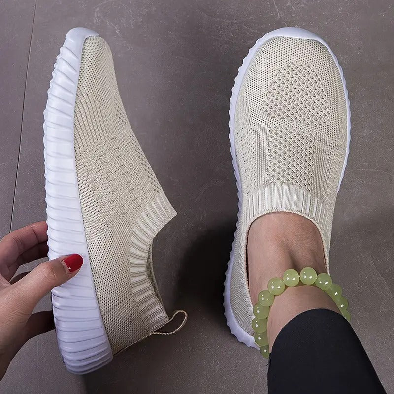 GR | Breathable women's sneakers with reinforced footbed