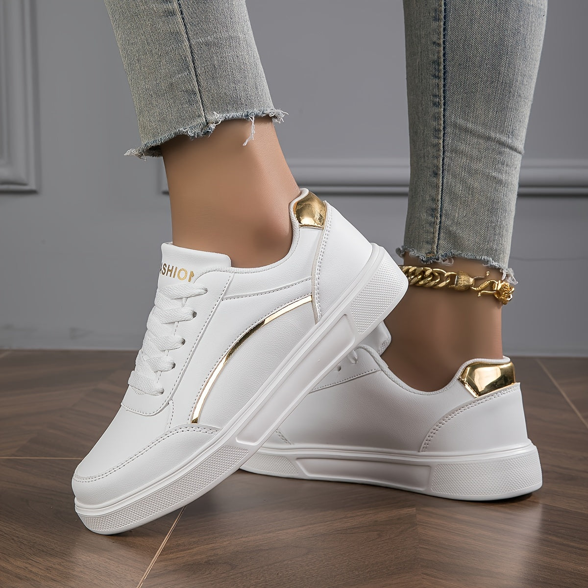 GR | Women's sneakers in a solid color design with laces and a soft sole