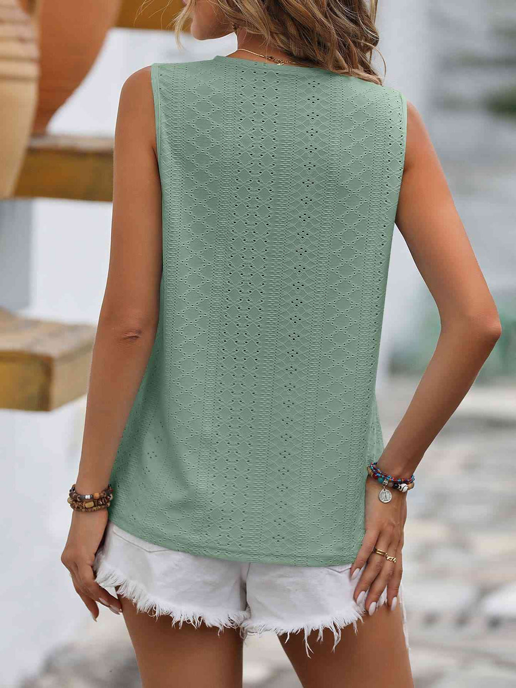 GR | Split Lace V-Neck Sleeveless Shirt