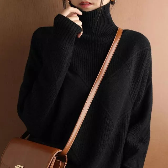 Comfortable, loose-fitting turtleneck sweater 