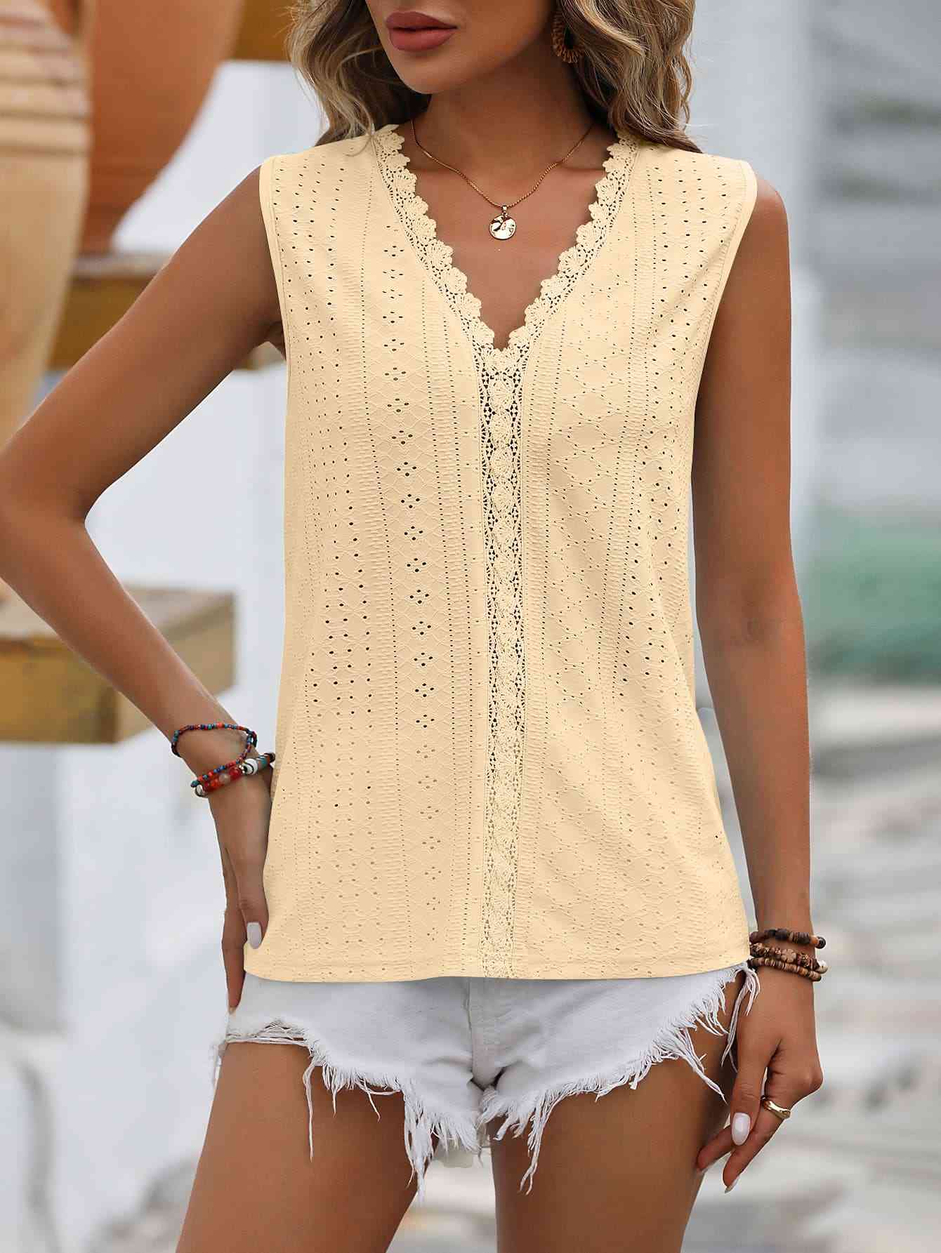 GR | Split Lace V-Neck Sleeveless Shirt
