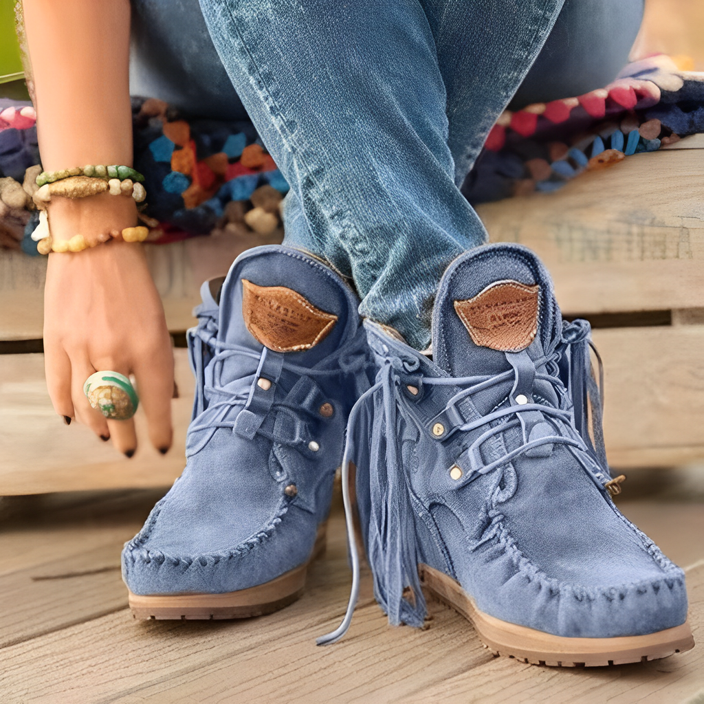GR | Lightweight suede boots with non-slip sole for comfort