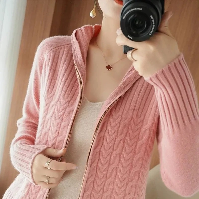 GR | Women's knitted jacket with zipper and cable knit details