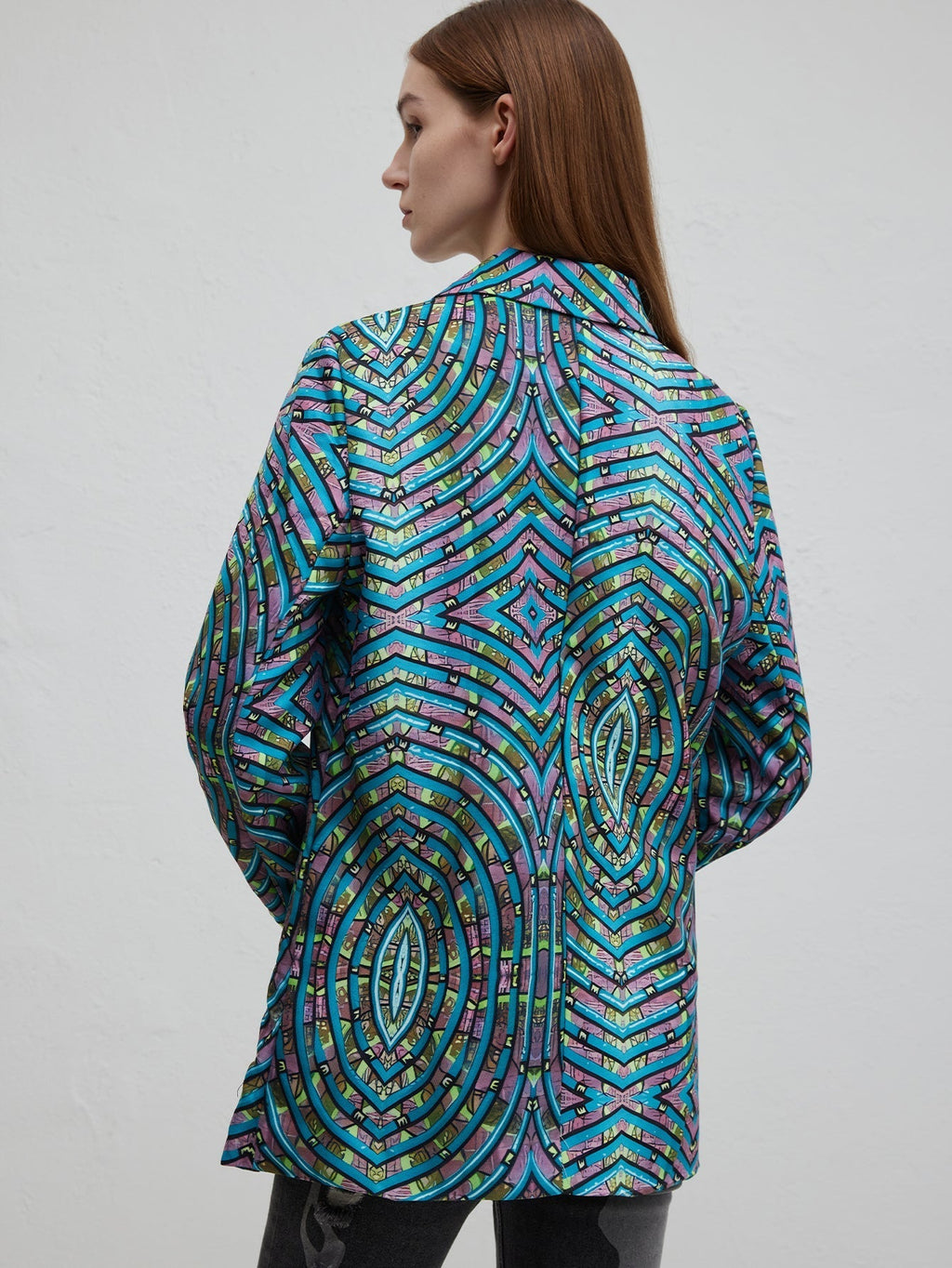 GR | Stylish office suit in a blue abstract pattern