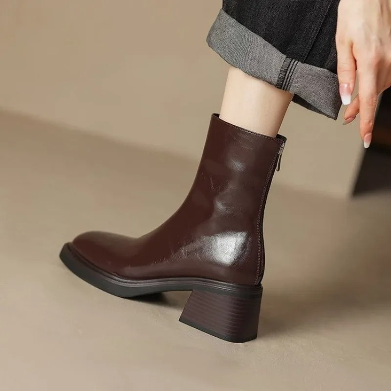 GR | Stylish leather ankle boots with block heels for women