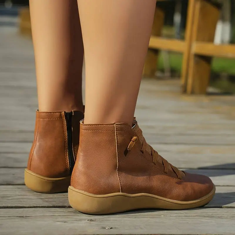 GR | Women's ankle boots – comfortable lace-up closure
