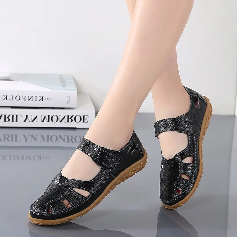 GR | Modern and comfortable closed-toe sandals