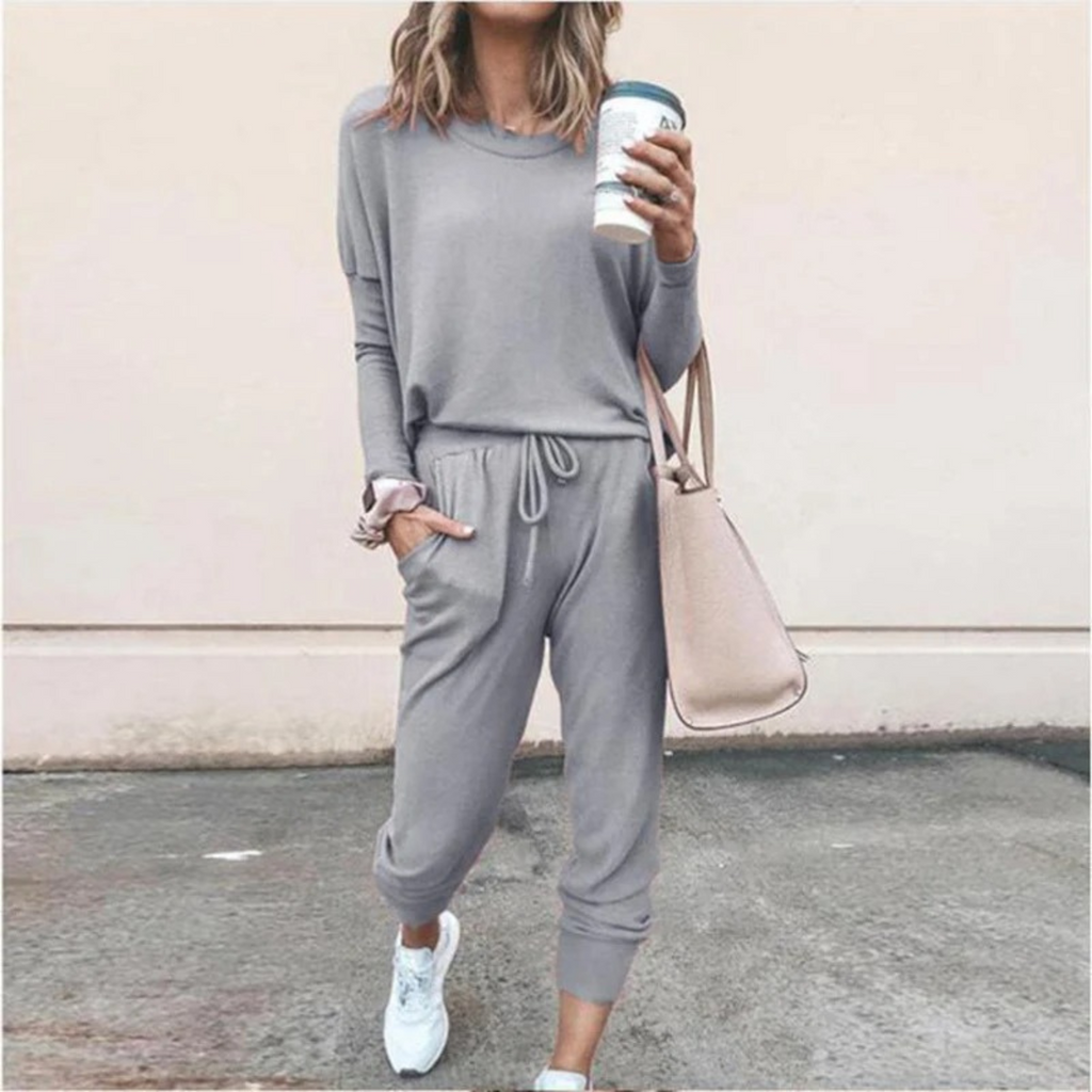 GR | Wide and Wonderfully Comfortable Women's Tracksuit