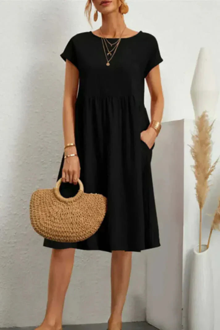 GR | Plain, casual dress with short sleeves and a round neckline