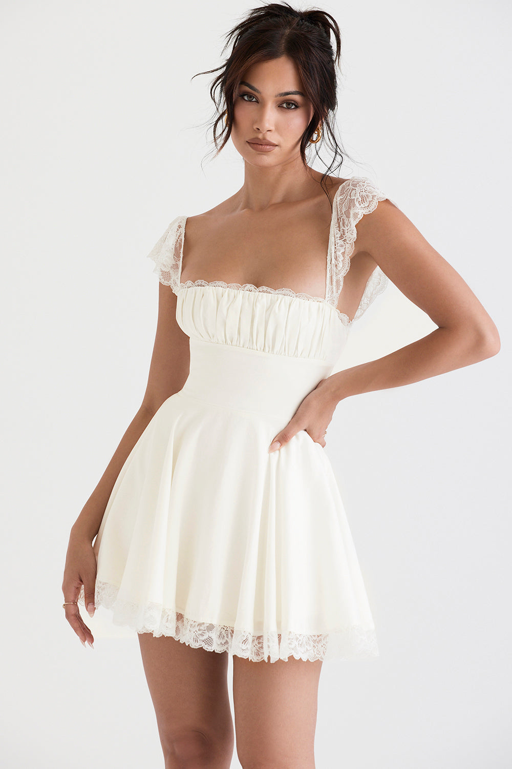 GR | Kleid mit quadratischem Ausschnitt und Spitzenärmeln