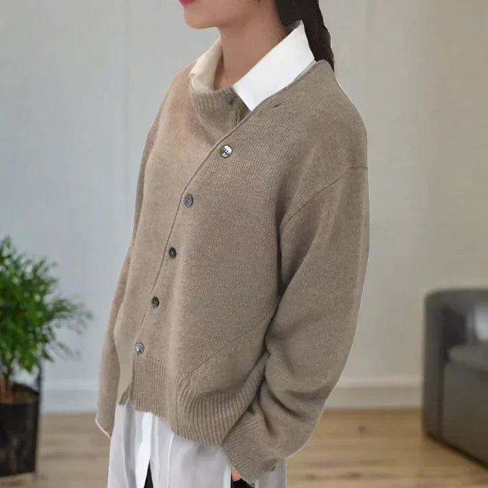 GR | Soft cardigan with diagonal button placket
