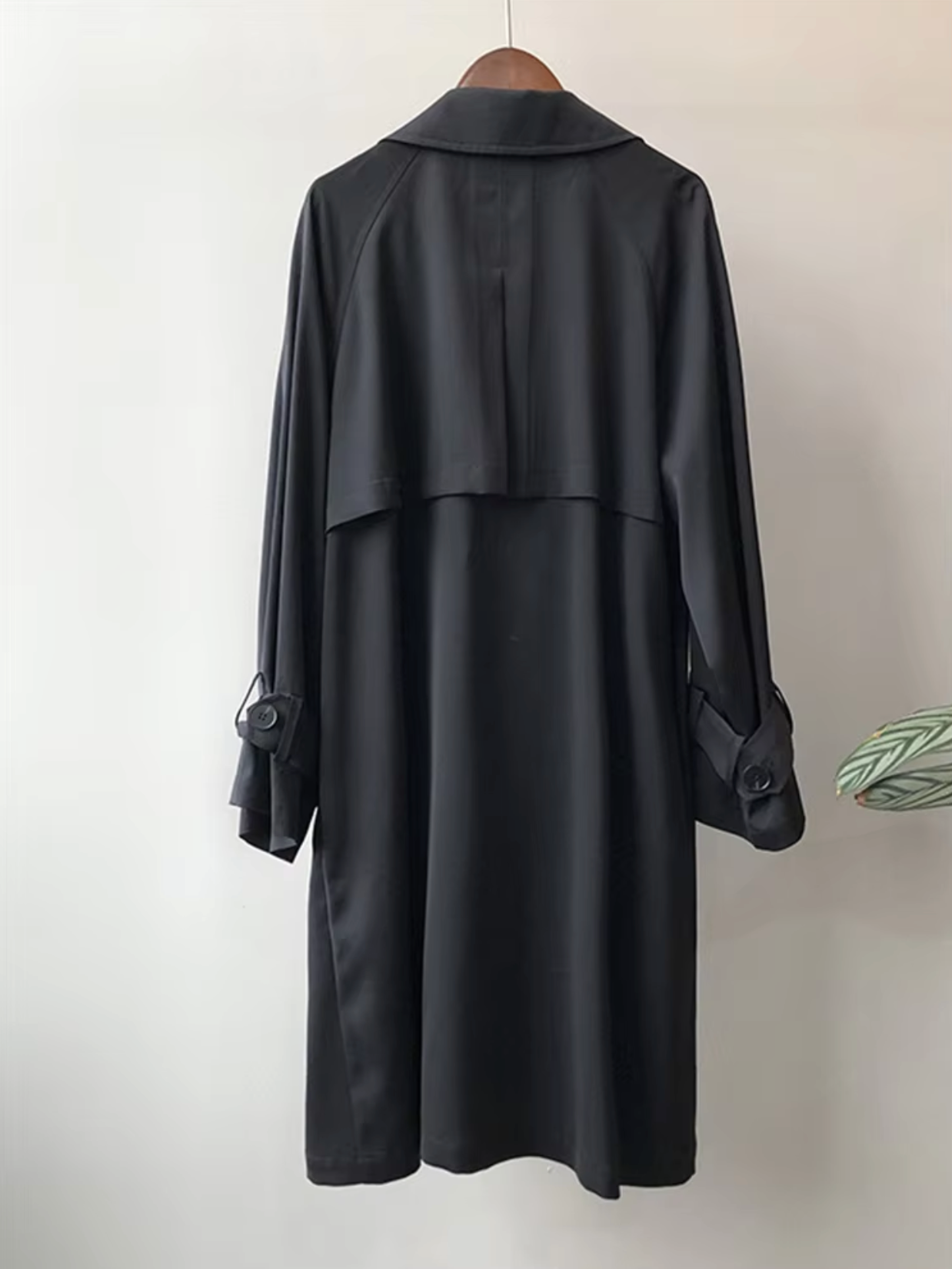 GR | Long trench coat with lapel collar, buttons and long sleeves