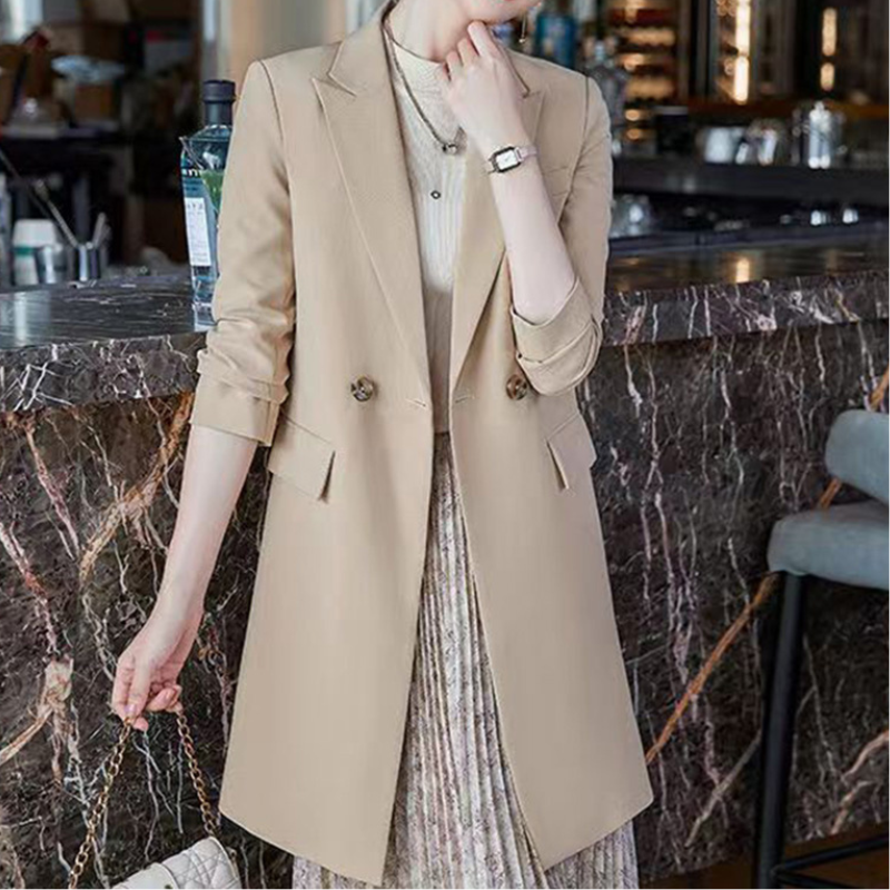 GR | Elegant long women's blazer with flap pockets and lapel collar