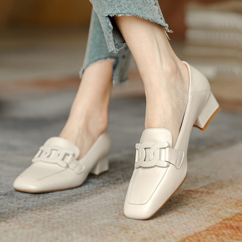 GR | Comfortable shoes with a medium heel and arch support
