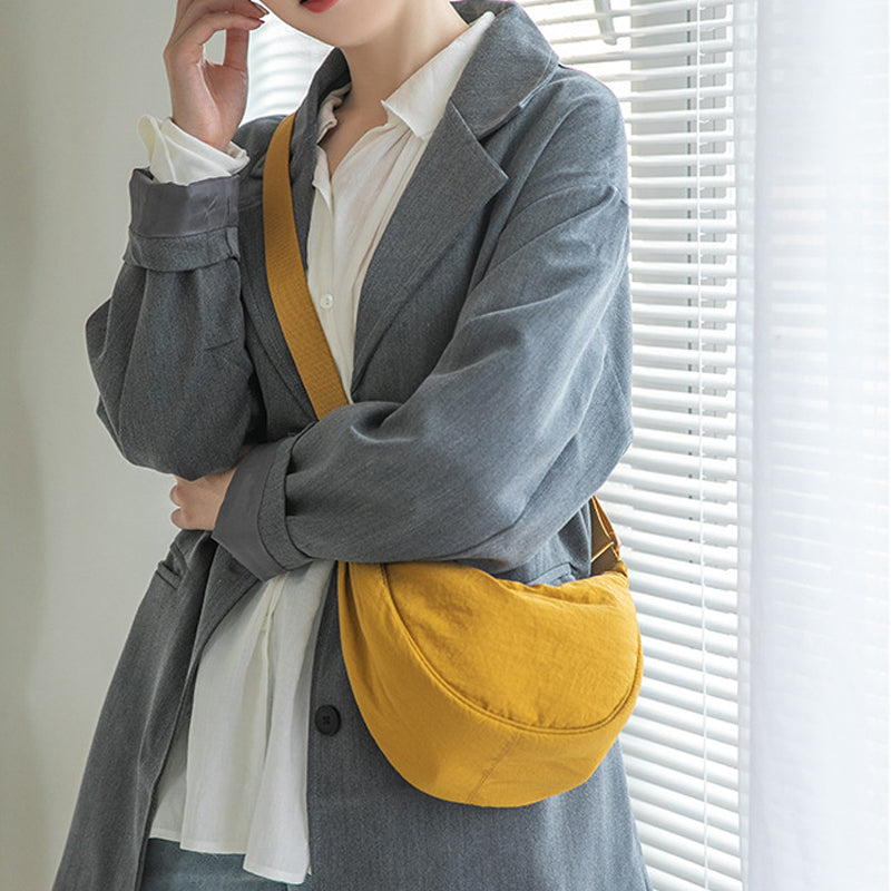 GR | Crescent-shaped bag