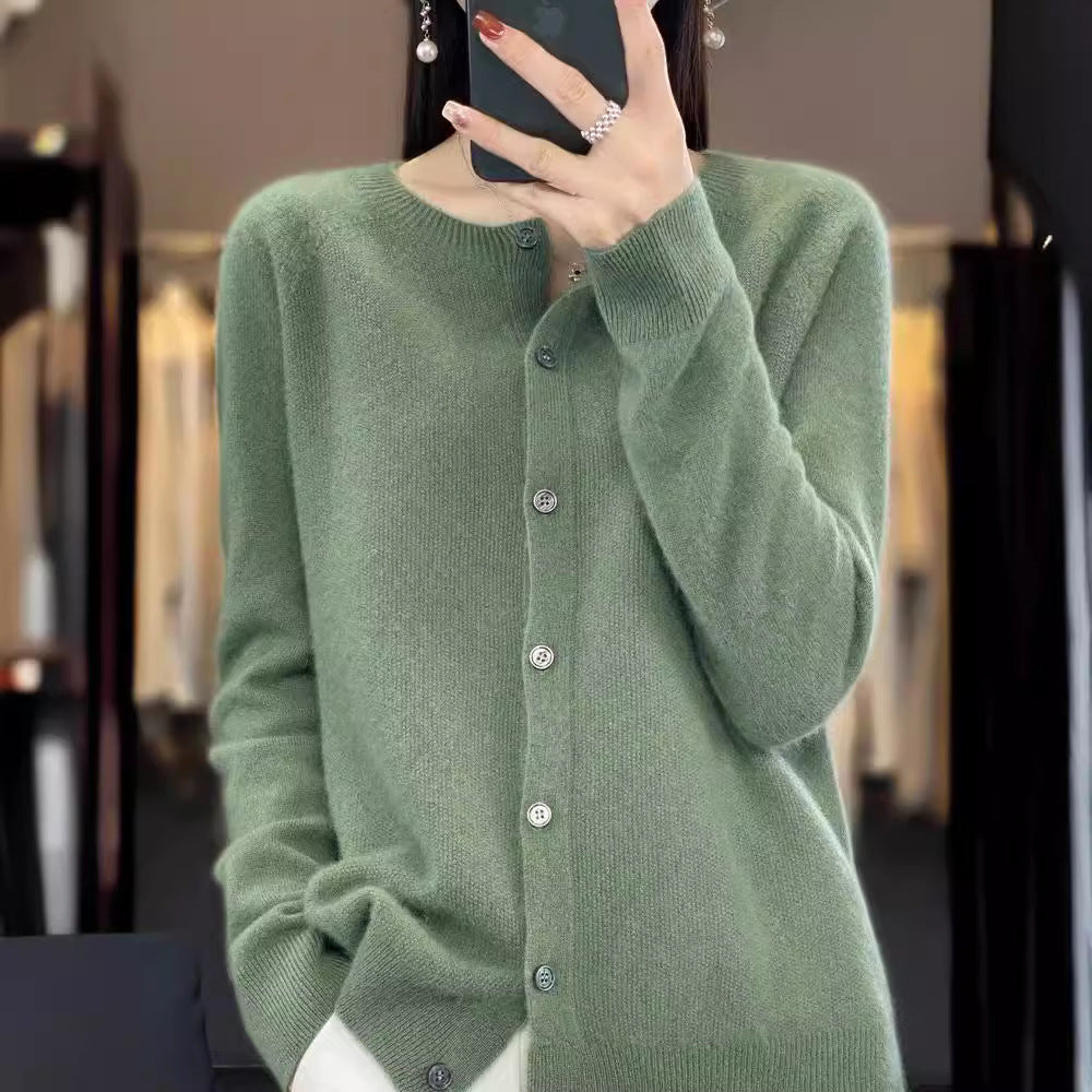 GR | Merino wool cardigan with round neck and long sleeves
