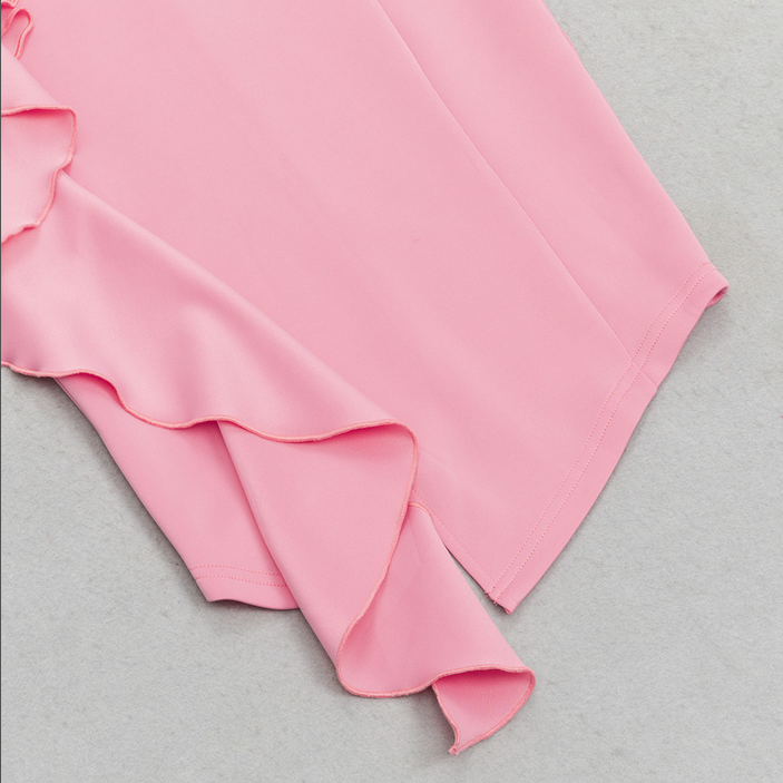 Asymmetrical, figure-hugging midi dress with a ruffled collar | Pink