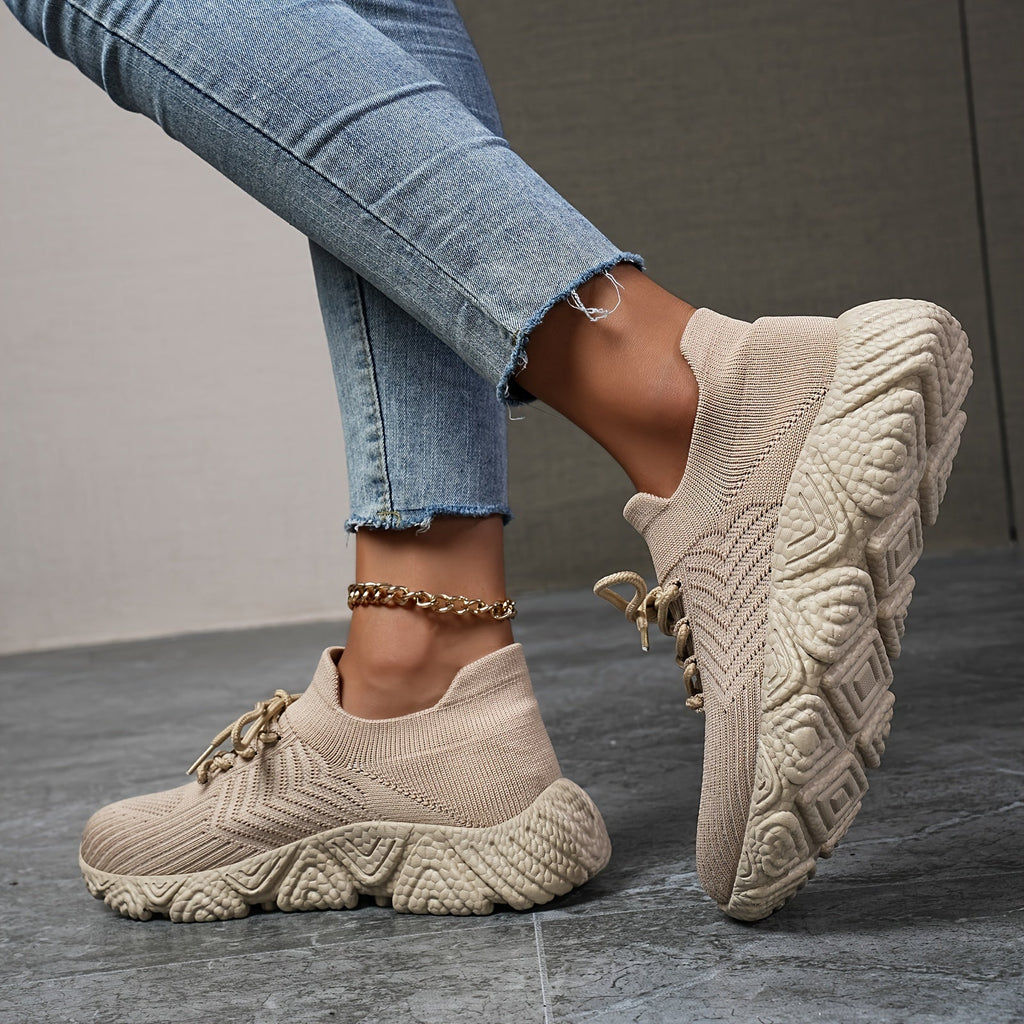 GR | Breathable low-top sneakers in a solid color