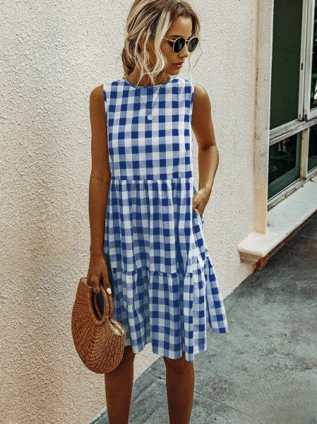 GR | Fashion, Loose-fitting women's dress with round neckline, checked pastel medium skirt
