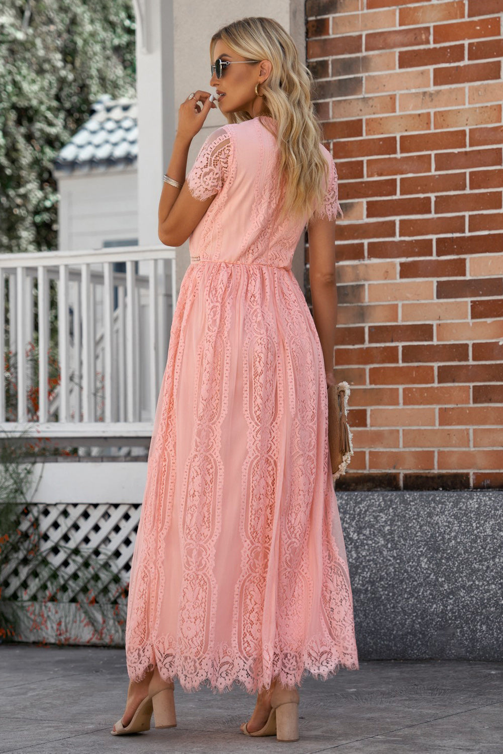 GR | Lace Plunge Kleid Mit Gewelltem Saum