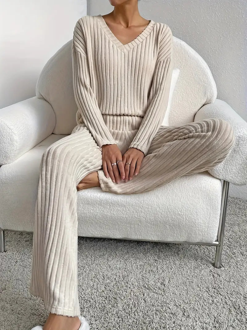 GR 2-piece set | Elegant ribbed women's suit with V-neck sweater and matching trousers