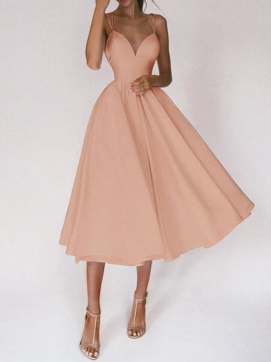 GR | A light dress with delicate spaghetti straps 