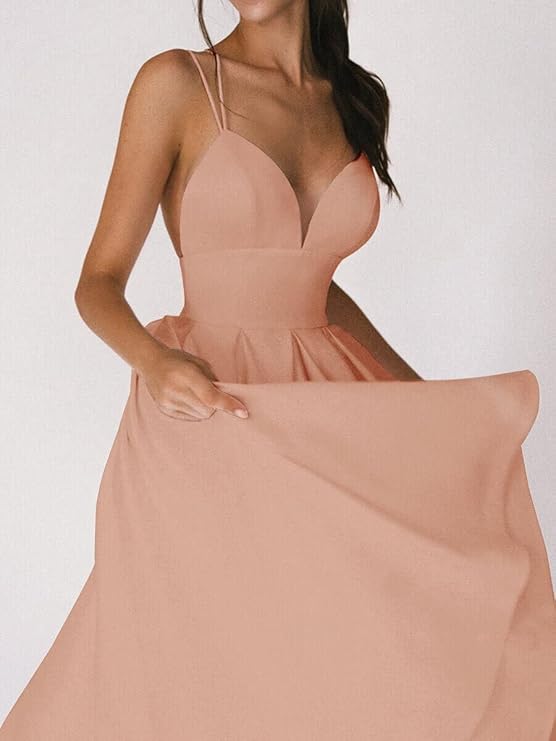 GR | A light dress with delicate spaghetti straps 