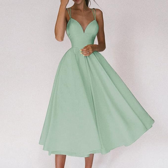 GR | A light dress with delicate spaghetti straps 
