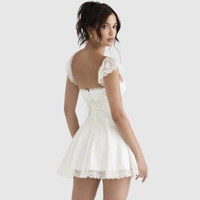 GR | Kleid mit Quadratischem Ausschnitt und Spitzenborte