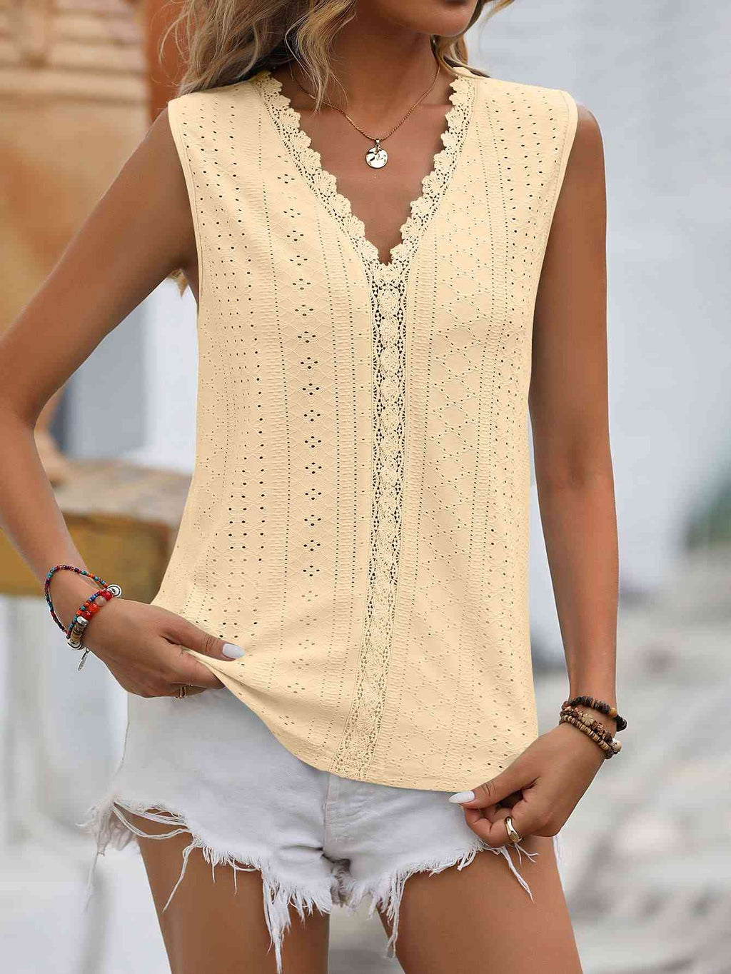 GR | Split Lace V-Neck Sleeveless Shirt