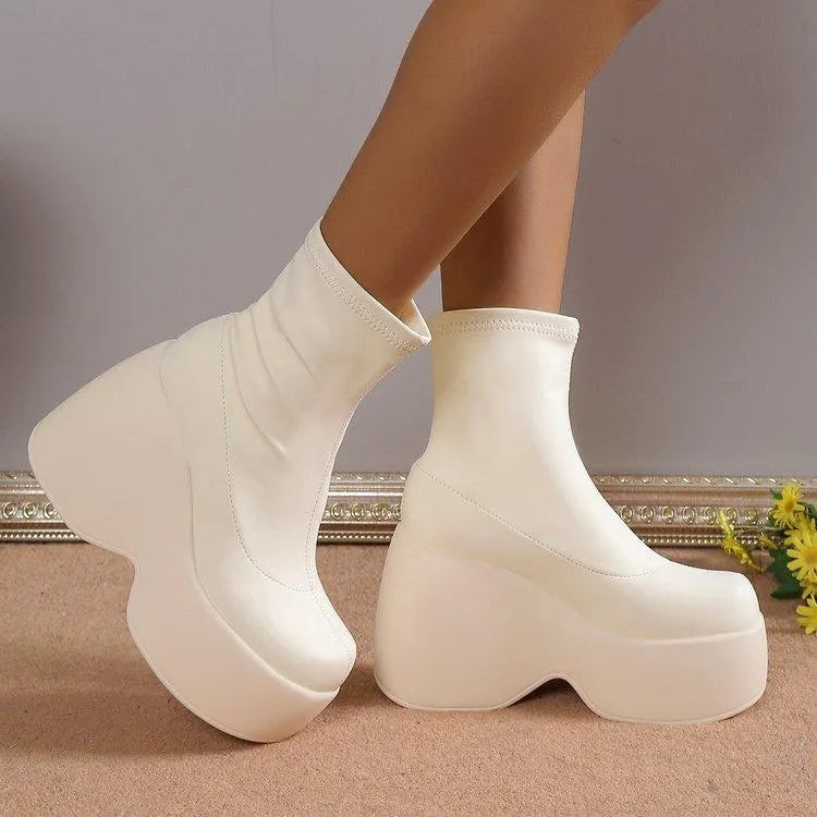 GR | Chelsea boot with elastic wedge heel made of leather