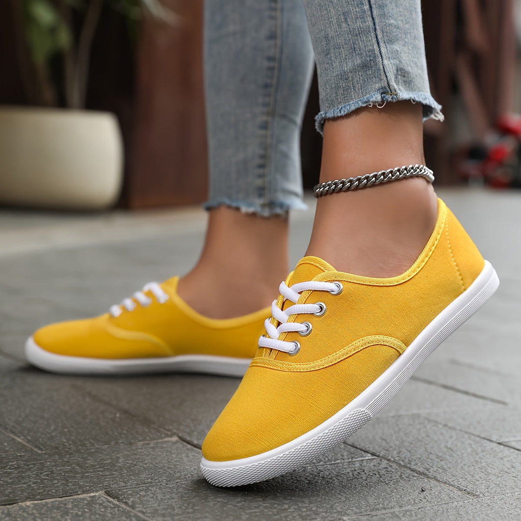 GR | Comfortable low-top canvas sneakers in white