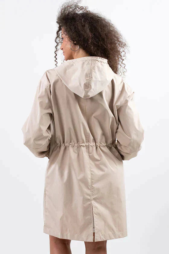Wasserfeste Windjacke mit Kapuze in Übergröße Regenjacke