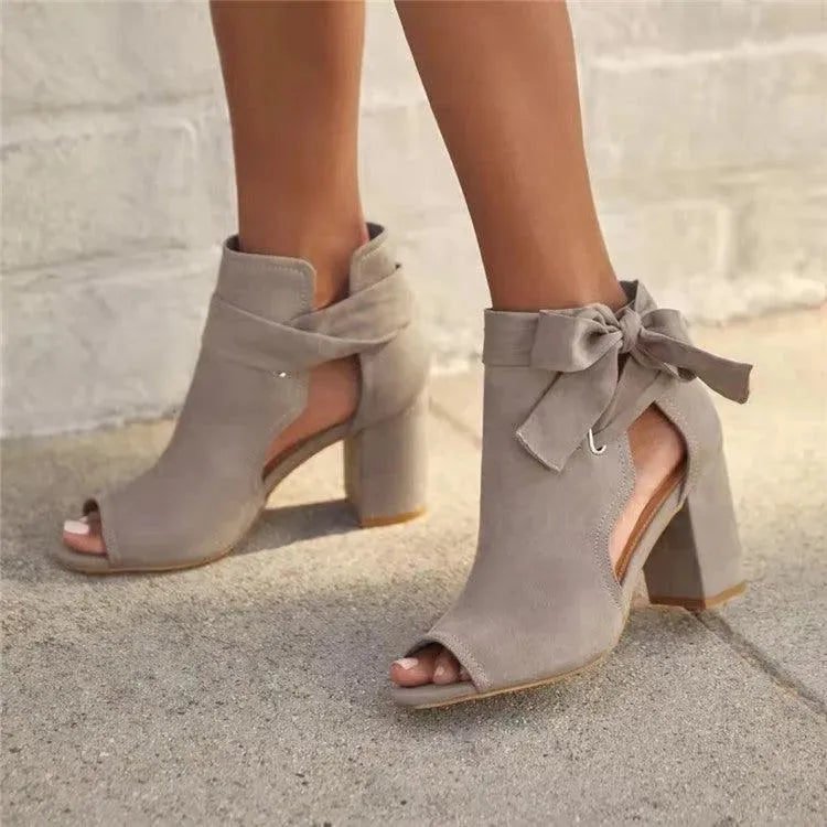 GR | Sandals with thick hooks and strik