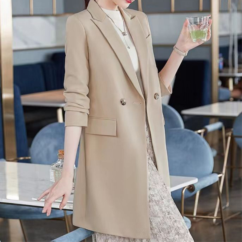 GR | Elegant long women's blazer with flap pockets and lapel collar