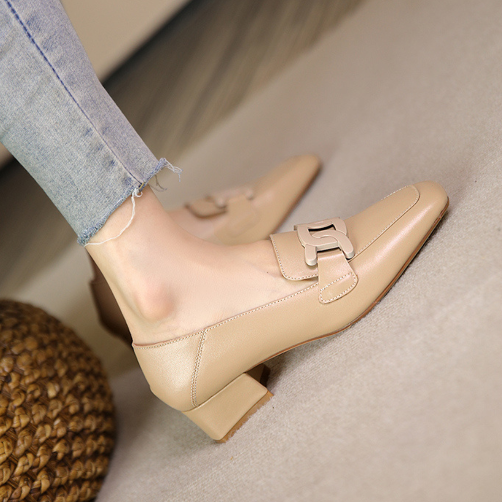 GR | Comfortable shoes with a medium heel and arch support